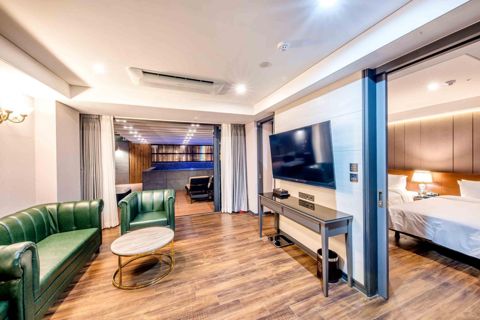 Dyne Oceano Hotel Jeju Buitenkant foto